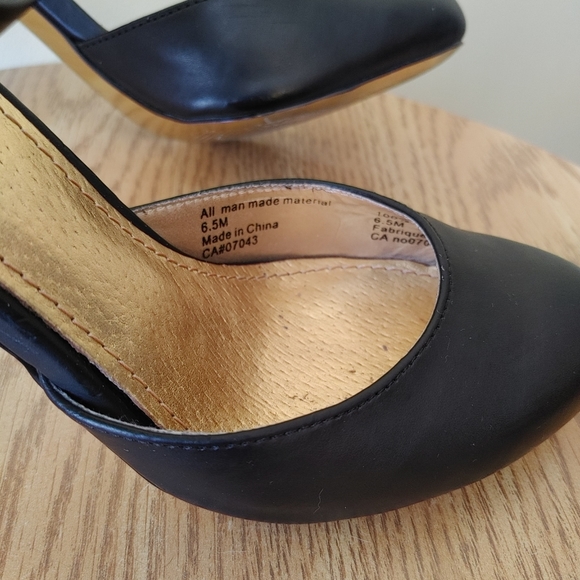 Diba Black heels with gold detailing shoes size 6.5 - Picture 2 of 11